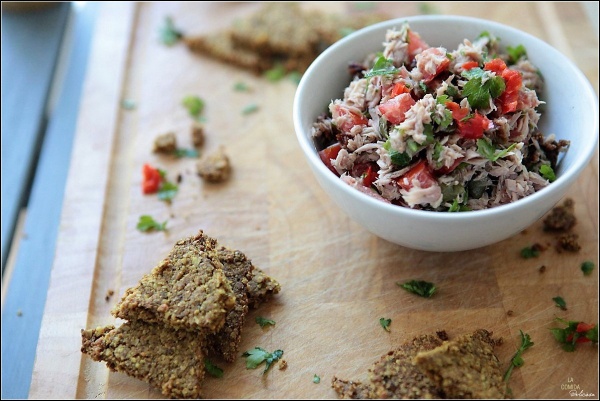 Tuna tapenade with oatmeal chips